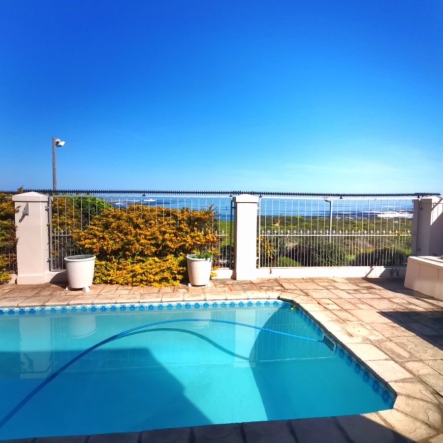 5 Bedroom Property for Sale in Sandbaai Western Cape